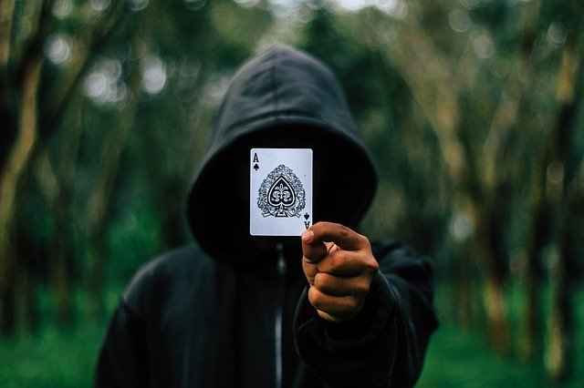 Online poker – zábavka alebo spôsob privyrobenia?